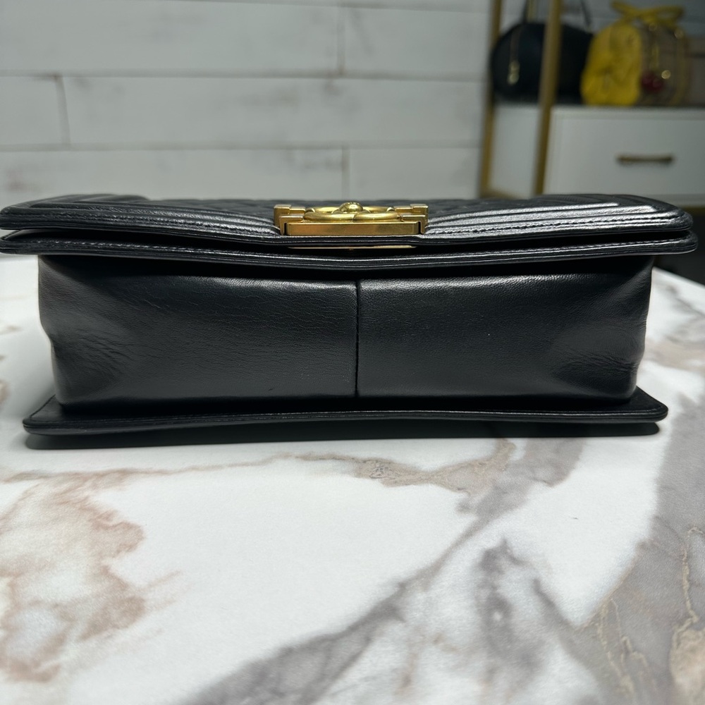 SOLD❌❌❌ Chanel Old Medium Boy Bag - Picture 16 of 17